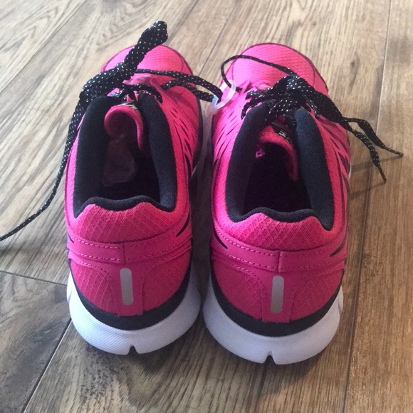 Pink Nike running shoes - NEW w/out box - Picture 4 of 6